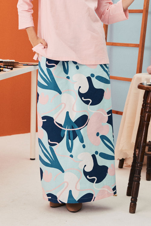 The Arte Women Folded Skirt Monet Print