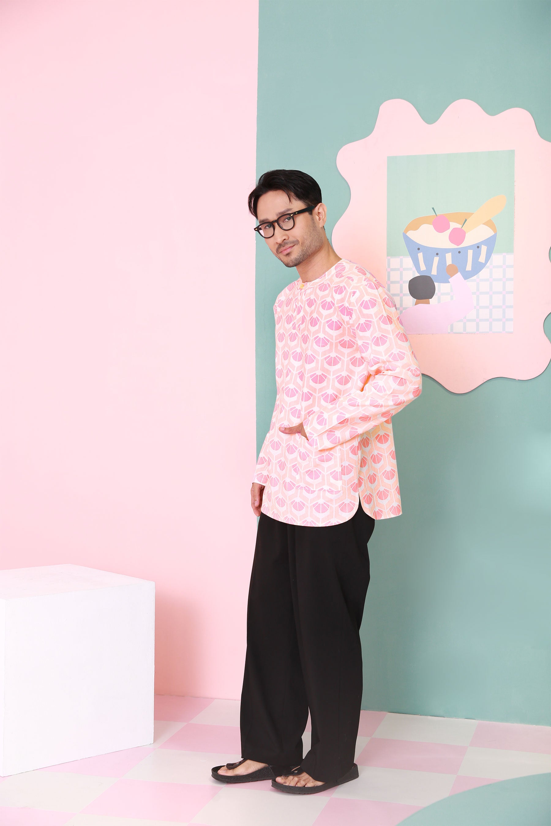 The Nikmat Collection Men Modern Teluk Belanga Cupcake Print