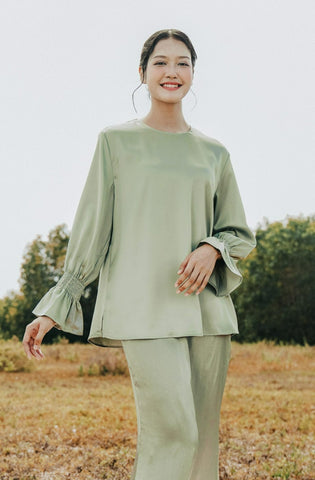baju raya family sedondon adult woman satin top ruffles sleeves blouse matcha green