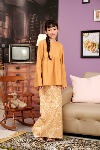 The Kenangan Raya Girl Classic Skirt Gasing Print