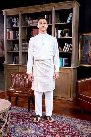 The Warisan Raya Men Baju Melayu Set White
